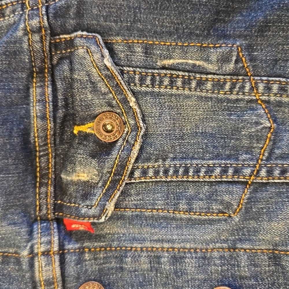 Levi’s Womens Trucker Denim Distressed Jean Jacket - Picture 2 of 11